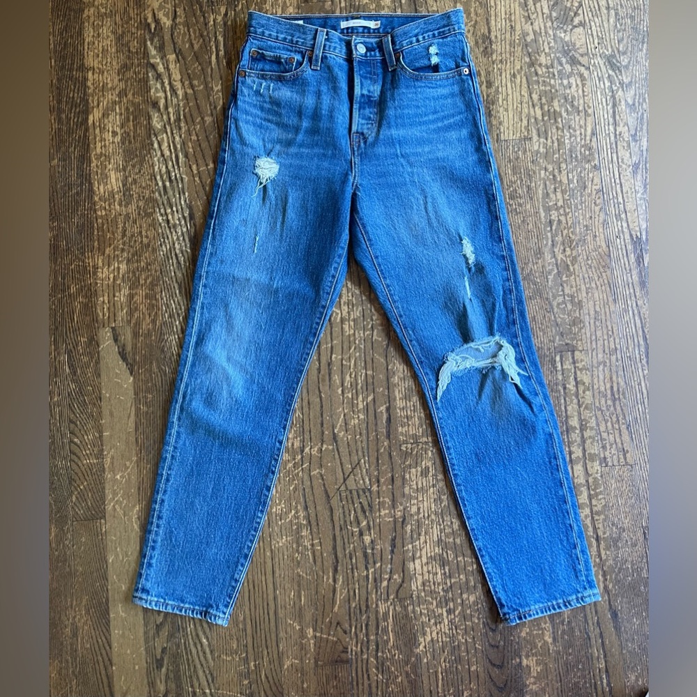 Levi’s wedgie fit jeans.
